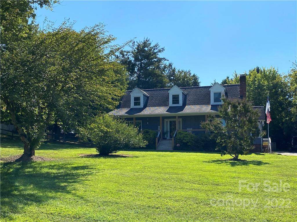 111 Oakwood Drive - Photo 1