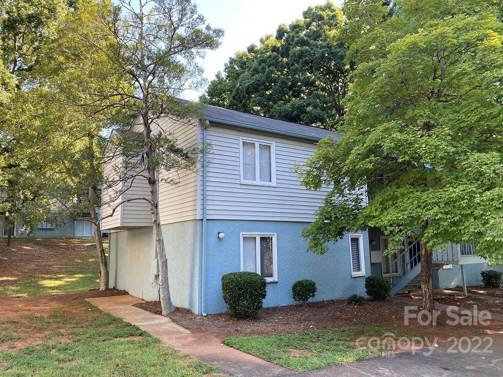 1919 Countrymens Court - Photo 1
