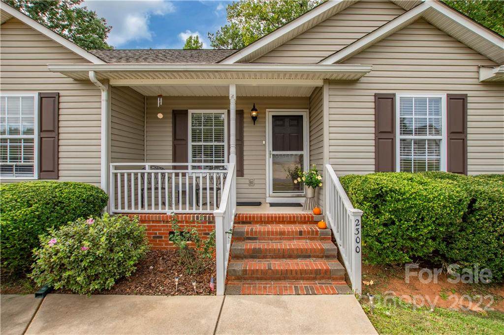 2300 Nuthatch Drive - Photo 1