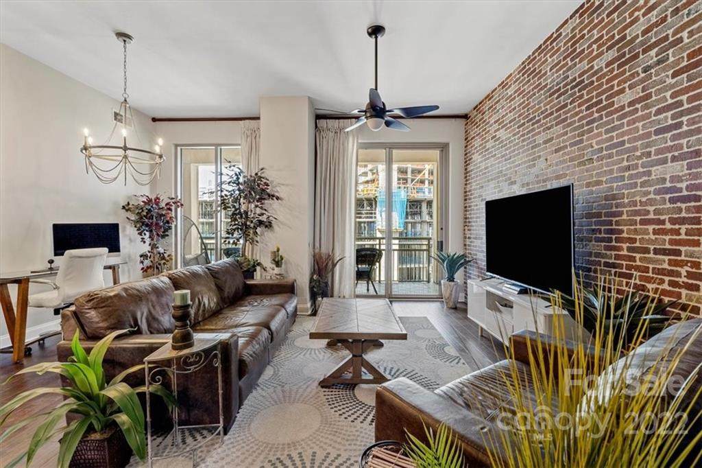 701 Royal Court - Photo 1