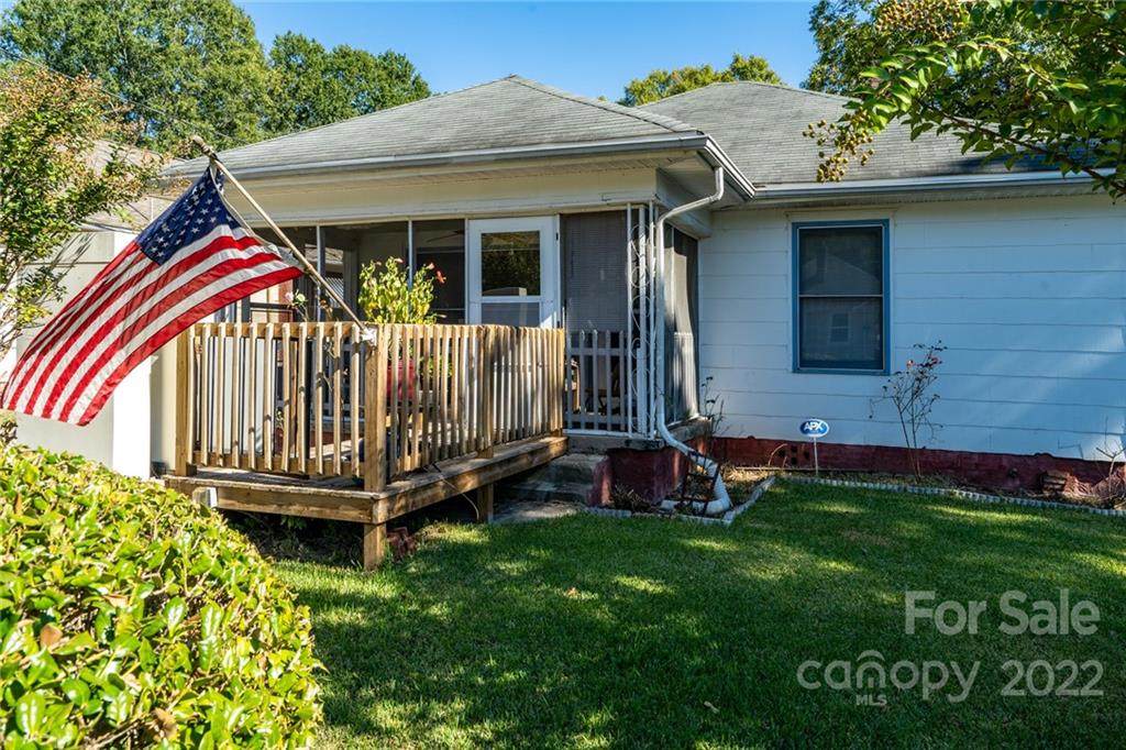 723 Carolina Avenue - Photo 1