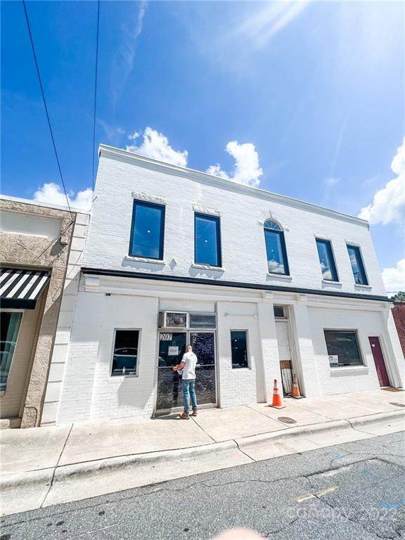 207 Academy Street - Photo 1