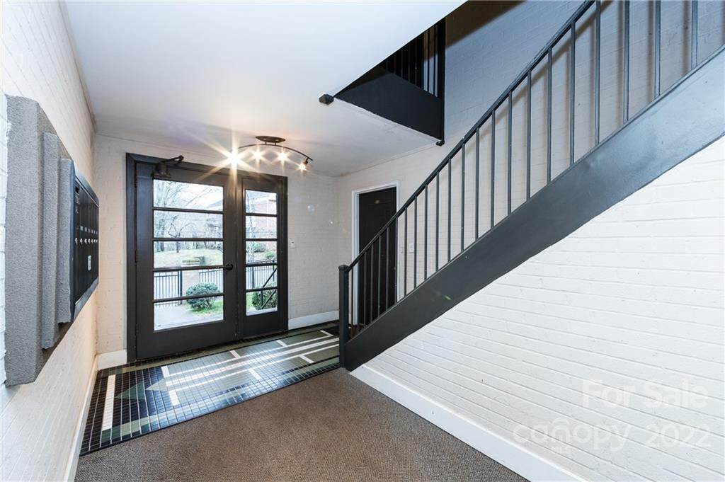 207 Dotger Avenue - Photo 1