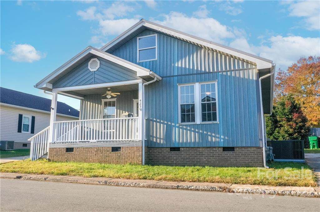 425 Woodlawn Avenue - Photo 1
