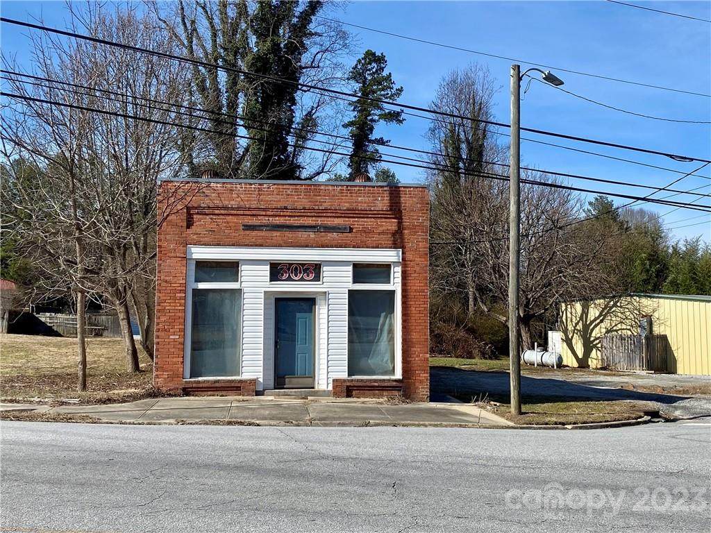 303 Blue Ridge Road - Photo 1