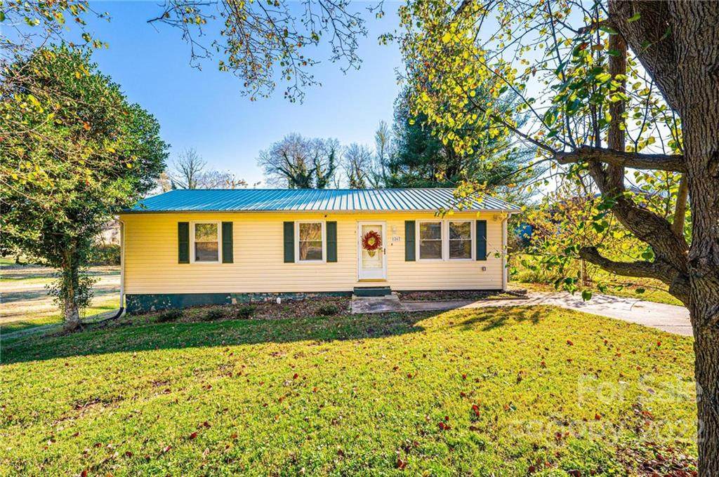 1267 Oaklawn Street - Photo 1