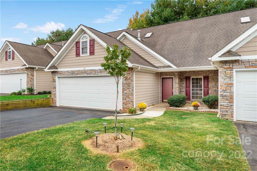 861 West Pointe Drive - Photo 1
