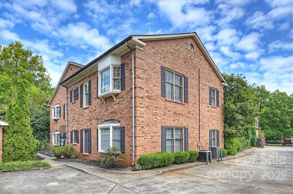 1016 Queens Road - Photo 1