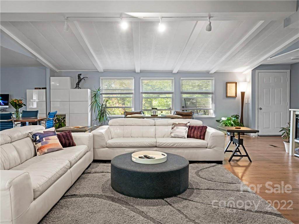 2 Valleywood Court - Photo 1