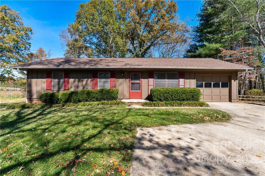11 Fieldcrest Drive - Photo 1