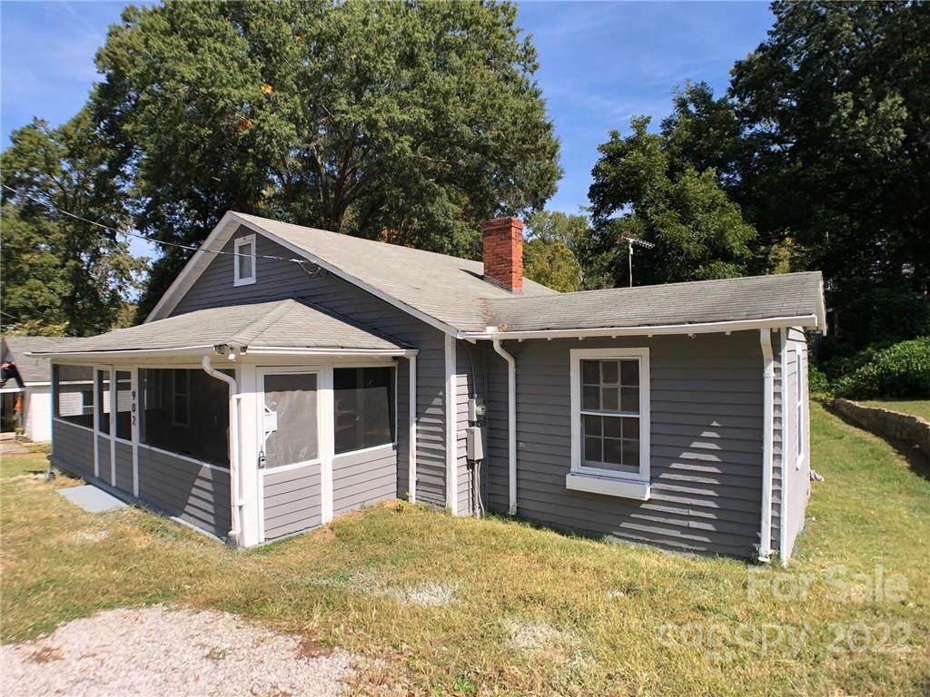 902 Alma Avenue - Photo 1