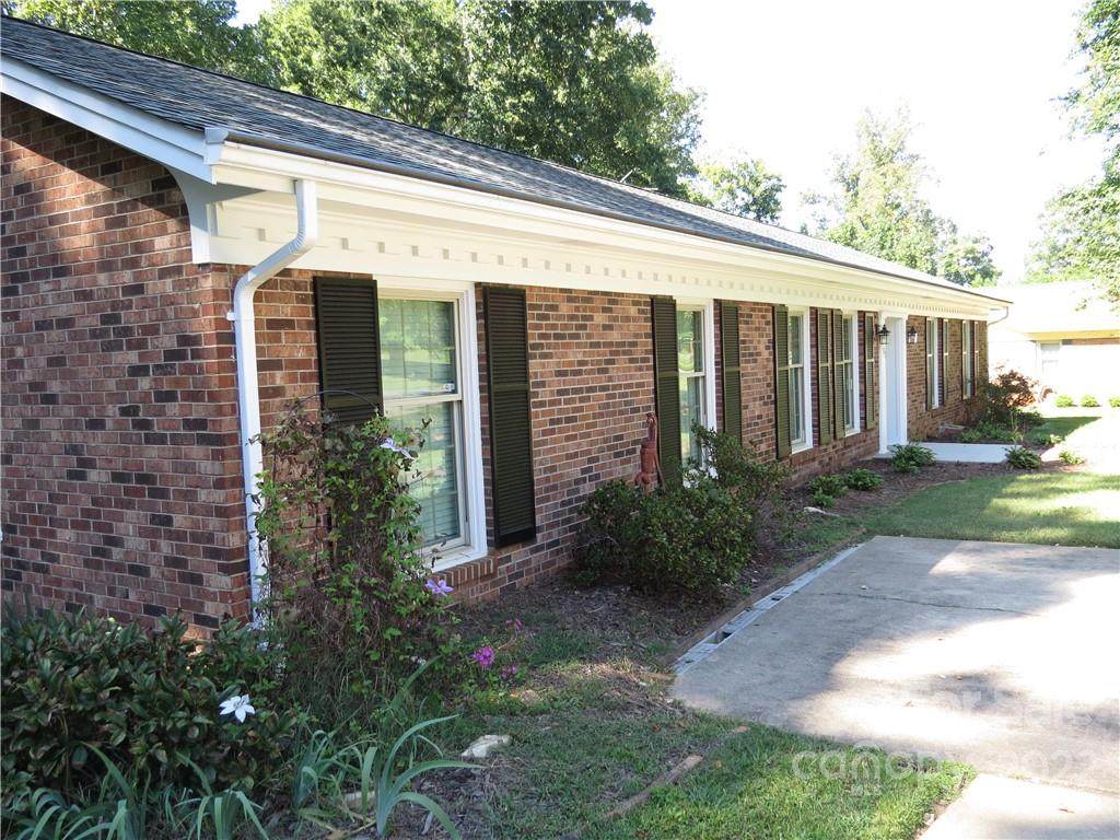 101 Hillsboro Road - Photo 1
