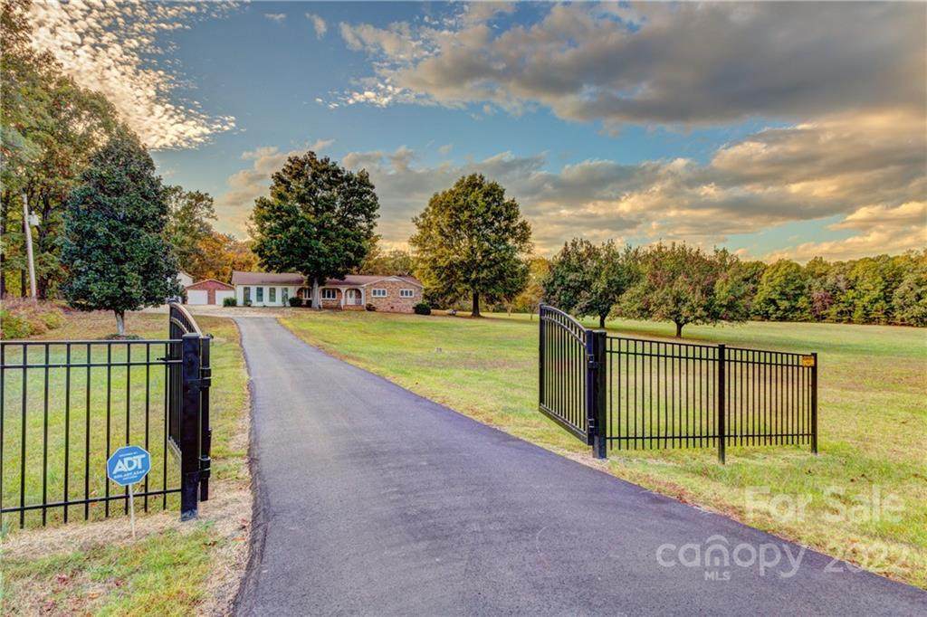 1405 Foster Road - Photo 1