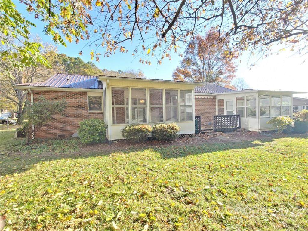 33 Resada Drive - Photo 1