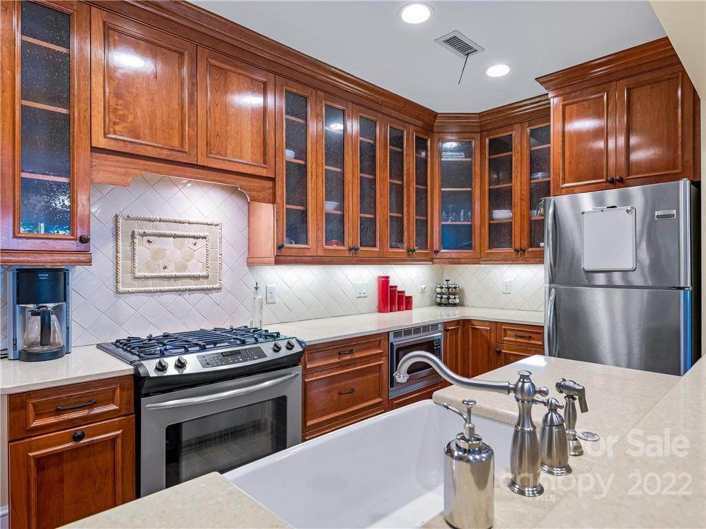 203 6th Avenue - Photo 1