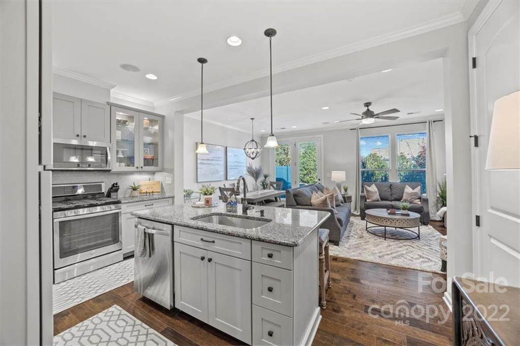 811 Ayrshire Avenue - Photo 1