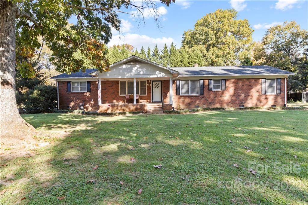 512 Eaker Circle - Photo 1