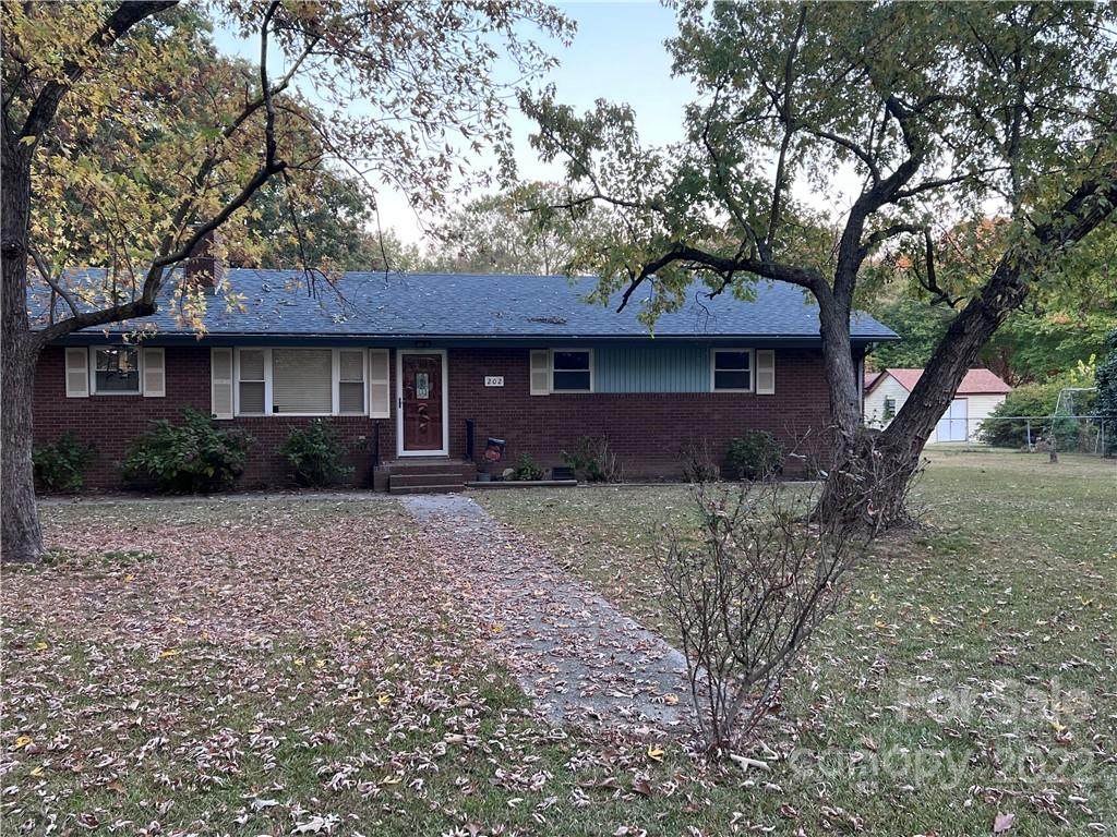 202 Pinetree Drive - Photo 1