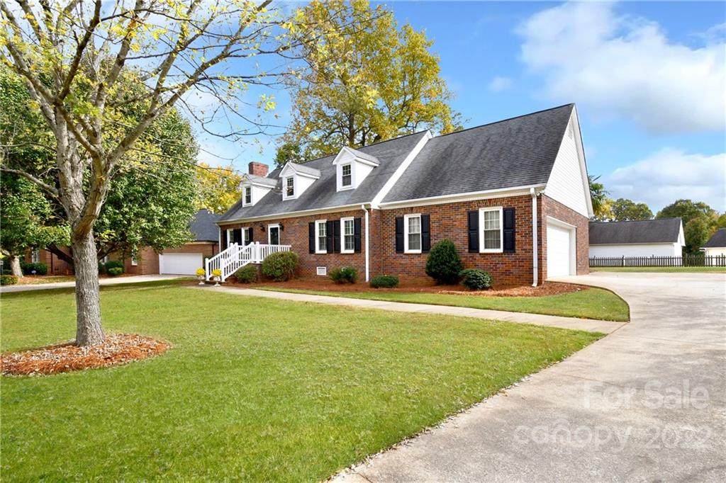 621 Peace Haven Road - Photo 1