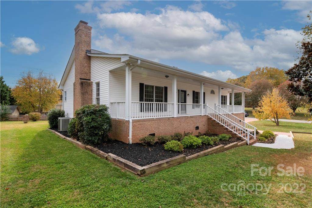 104 Vista Drive - Photo 1