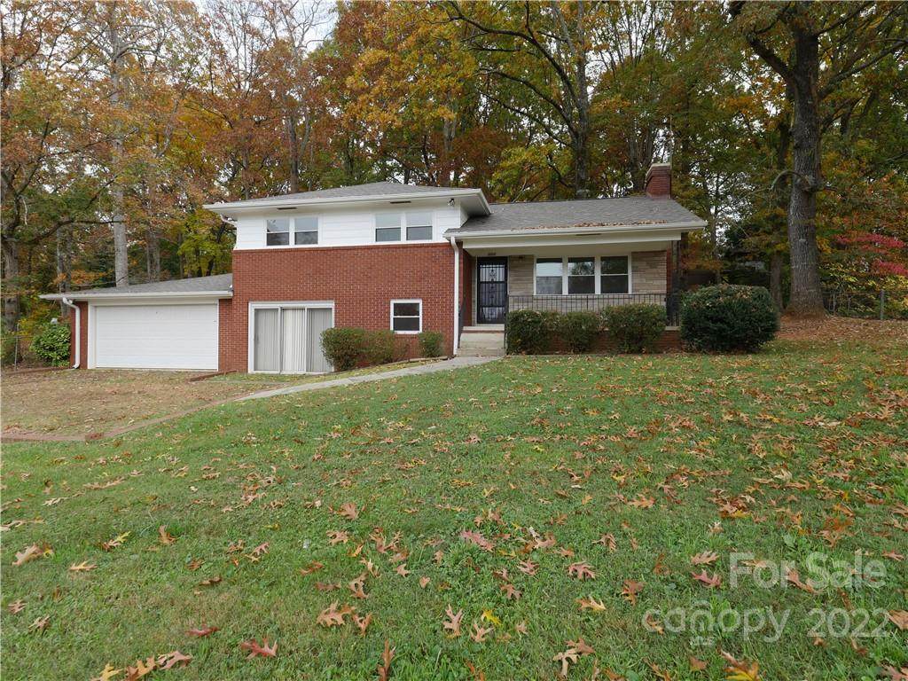1011 8th Avenue - Photo 1