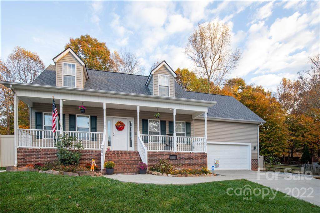 206 Shenandoah Loop - Photo 1