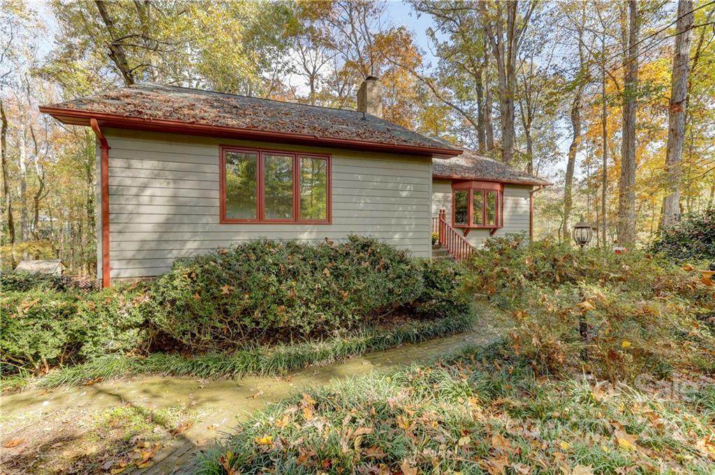 1830 Hazelwood Court - Photo 1