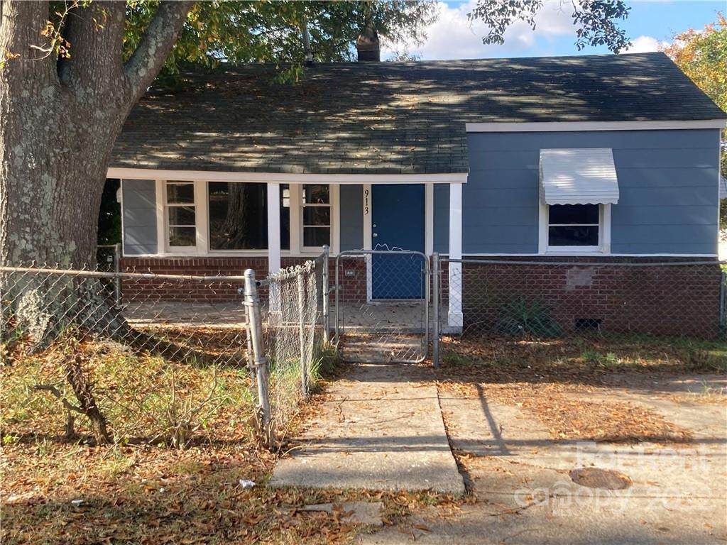 913 Oakland Street - Photo 1