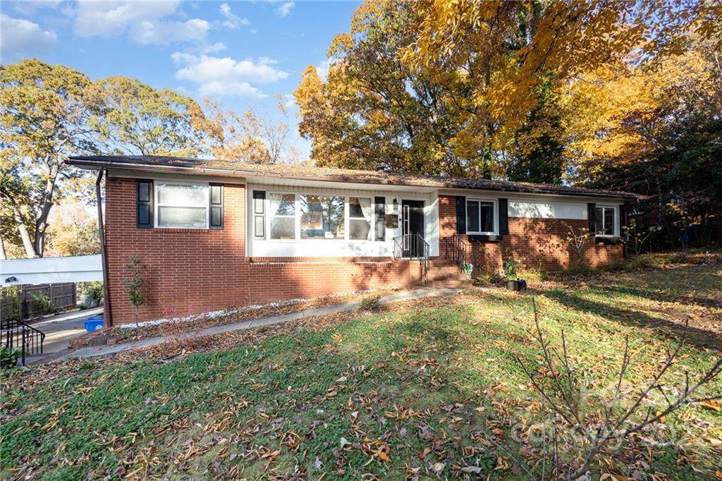 781 Pinewood Circle - Photo 1