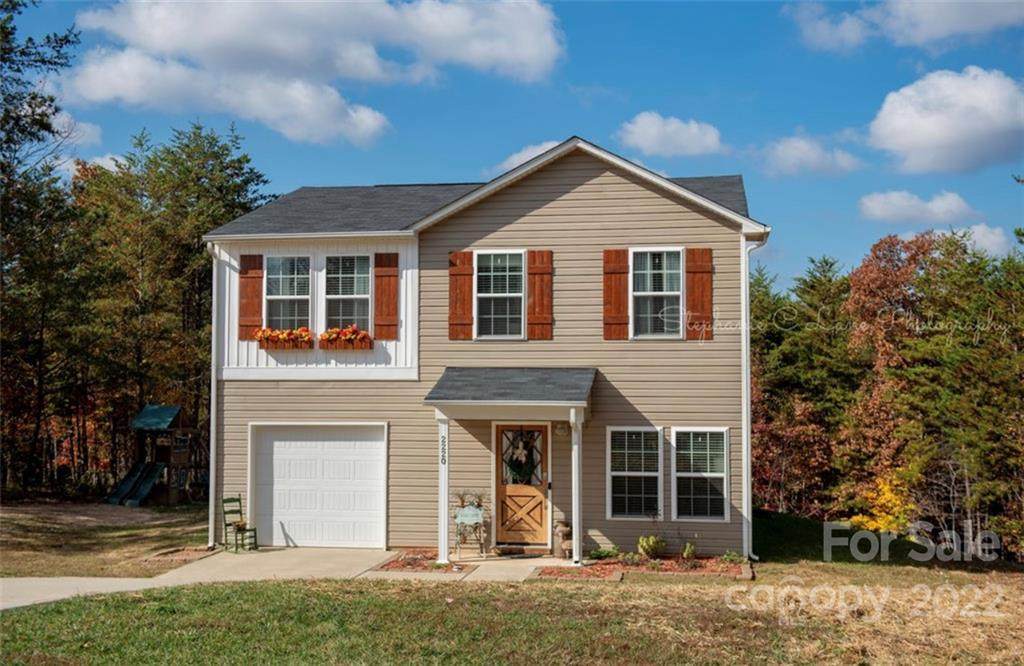 2220 Pinnacle View Drive - Photo 1