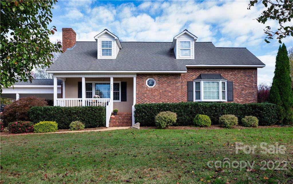 722 Briarfield Road - Photo 1