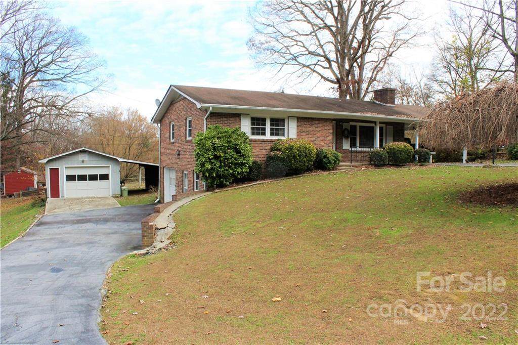 520 Halsbury Avenue - Photo 1