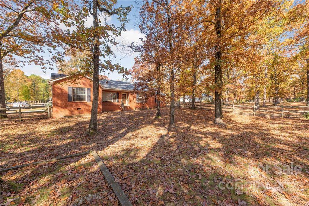 1504 Griffith Road - Photo 1