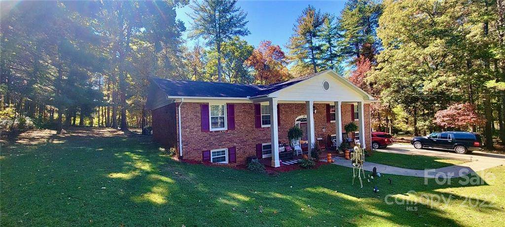 207 Woodside Drive - Photo 1