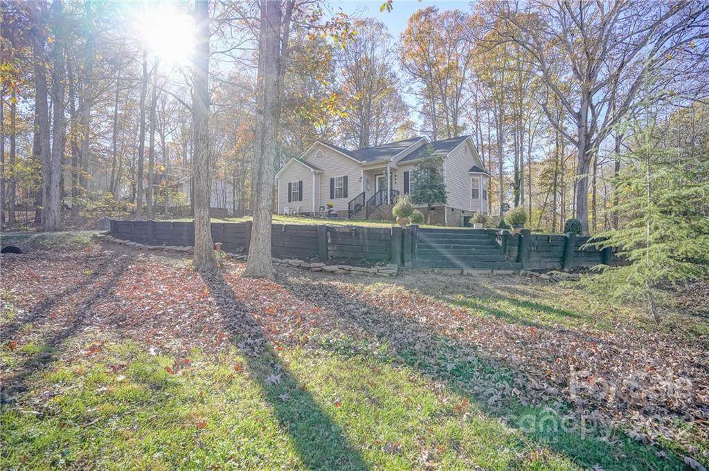 3912 Happy Hollow Lane - Photo 1