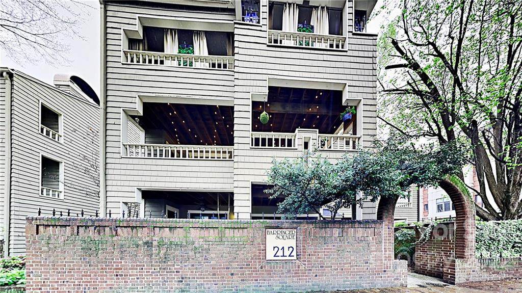 212 10th Street - Photo 1