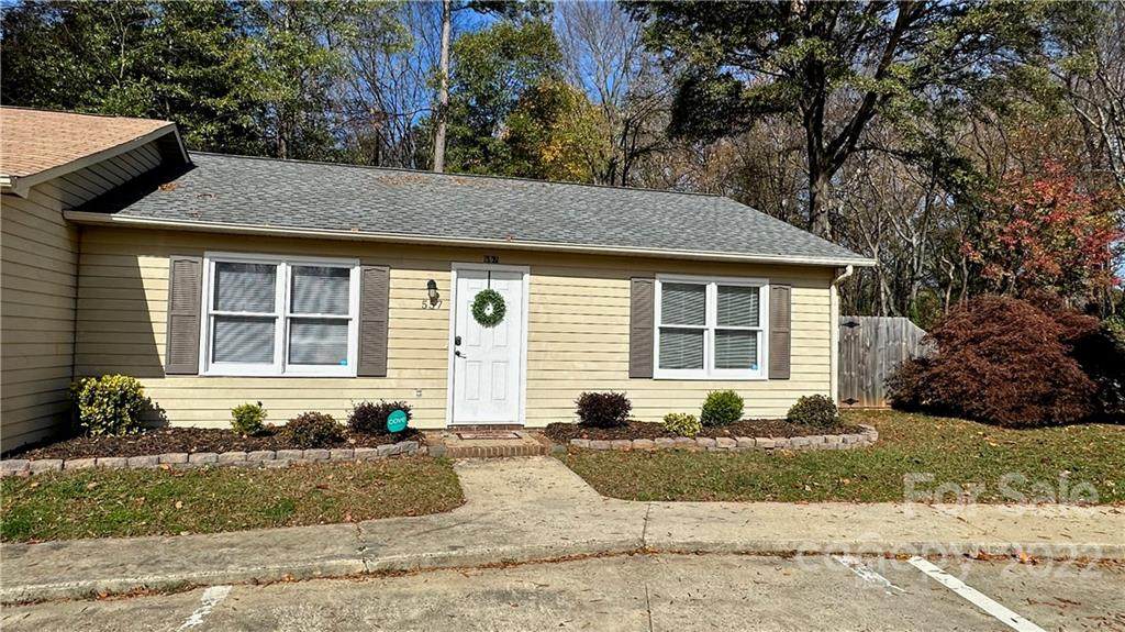 557 Cedarvilla Drive - Photo 1