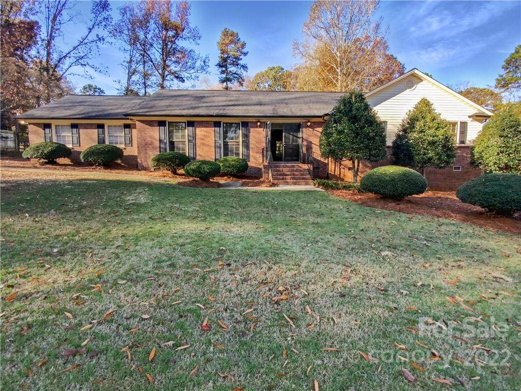 5815 Clubhouse Court - Photo 1
