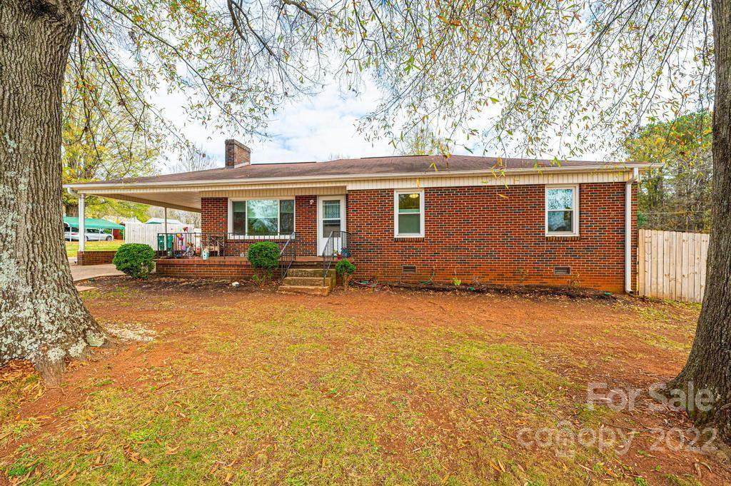 2009 Ashe Avenue - Photo 1