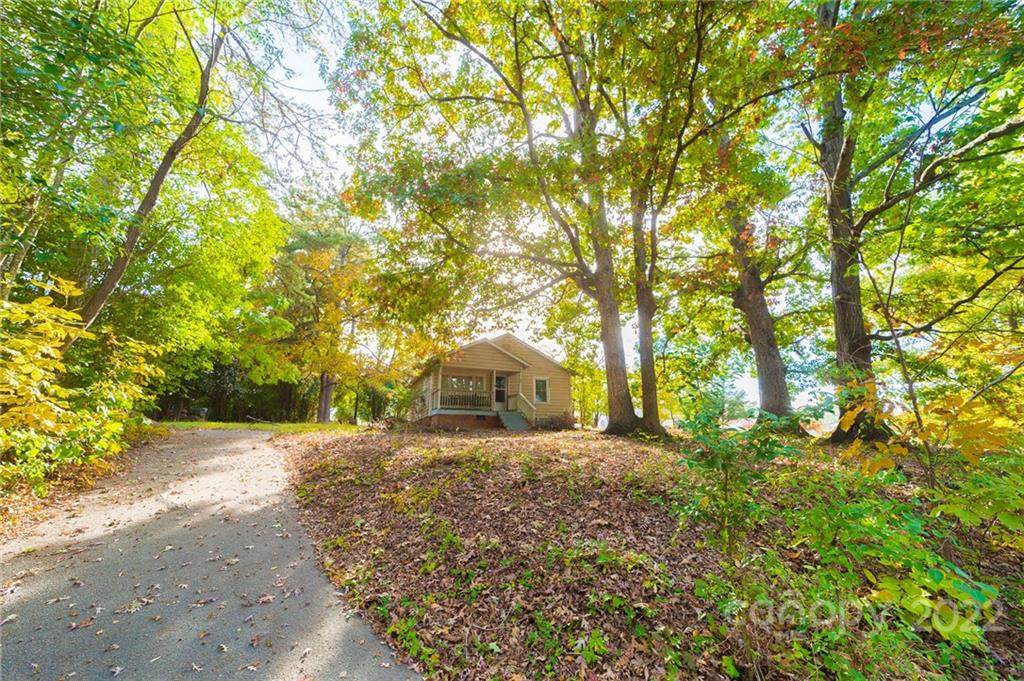 1306 Lockhart Street - Photo 1