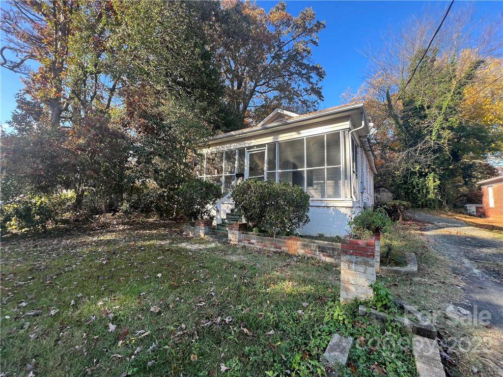 1610 Catherine Simmons Avenue - Photo 1