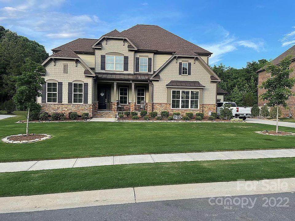 2411 Madeira Circle - Photo 1