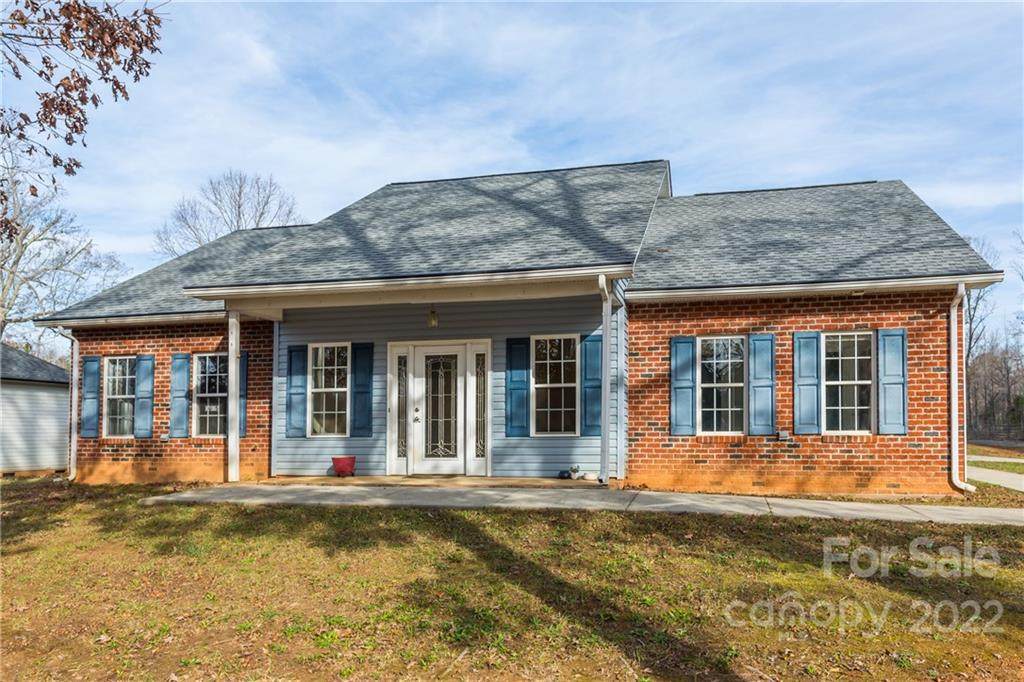 1015 Secretariat Lane - Photo 1
