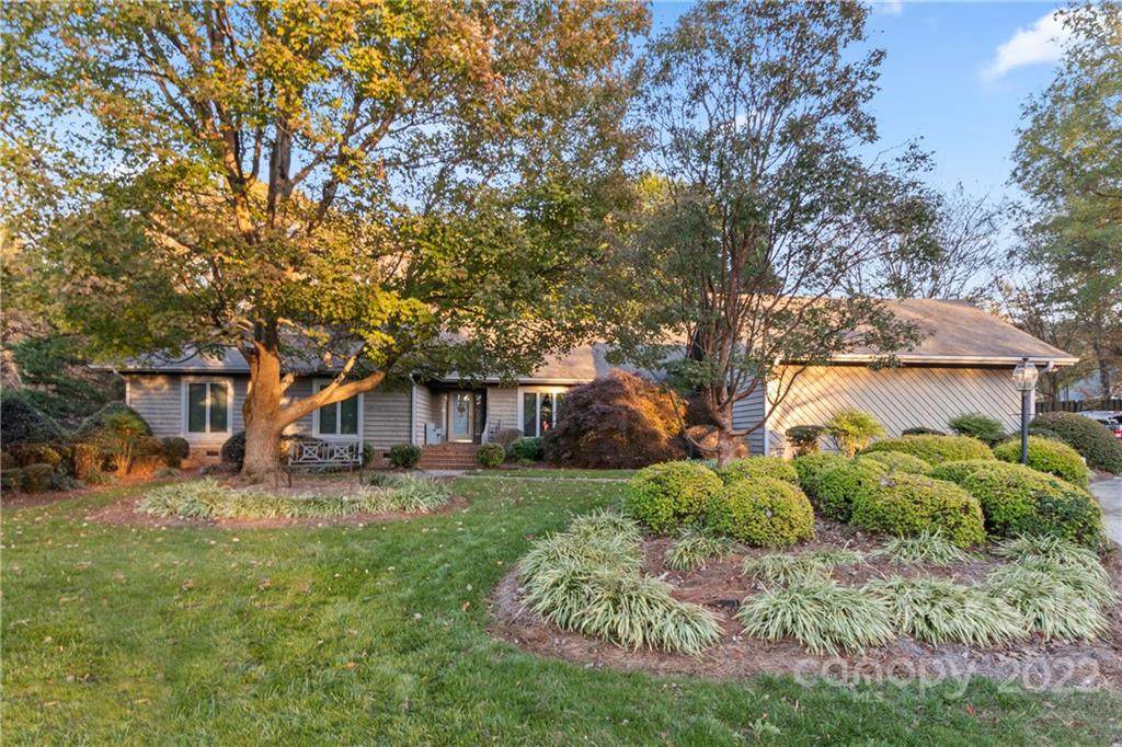 518 Queensbridge Court - Photo 1