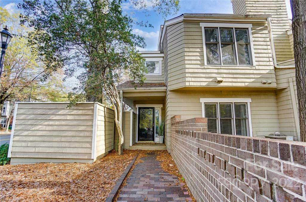 427 8th Street - Photo 1