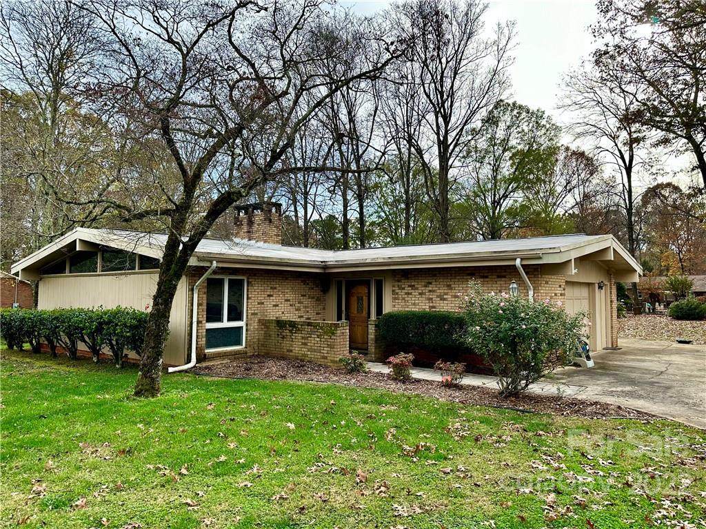 919 Rollingwood Drive - Photo 1