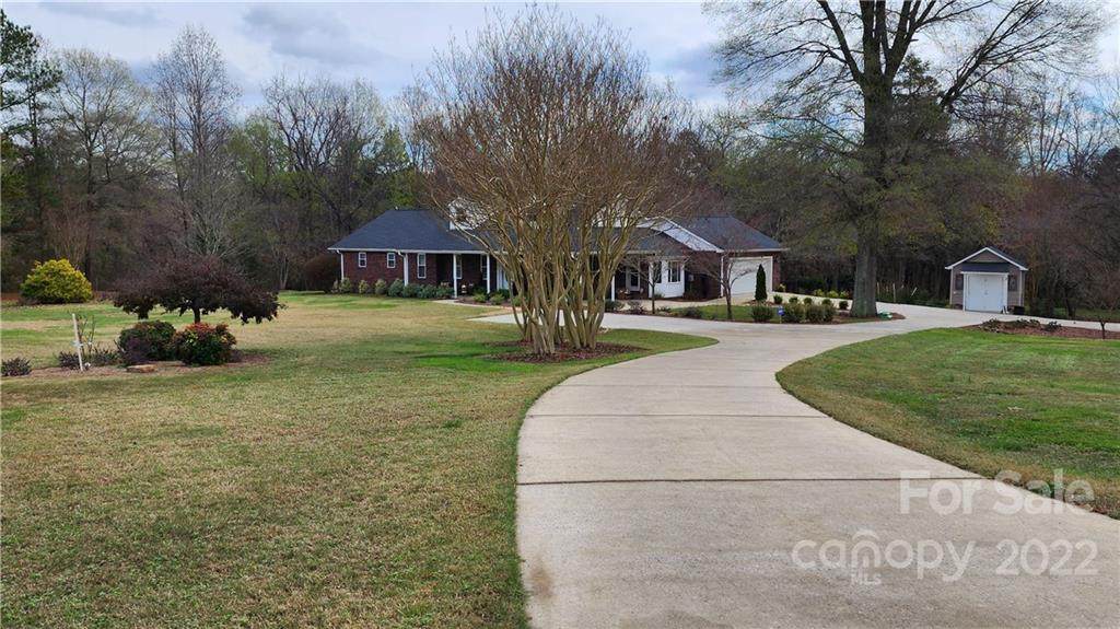 215 Round Tuit Lane - Photo 1
