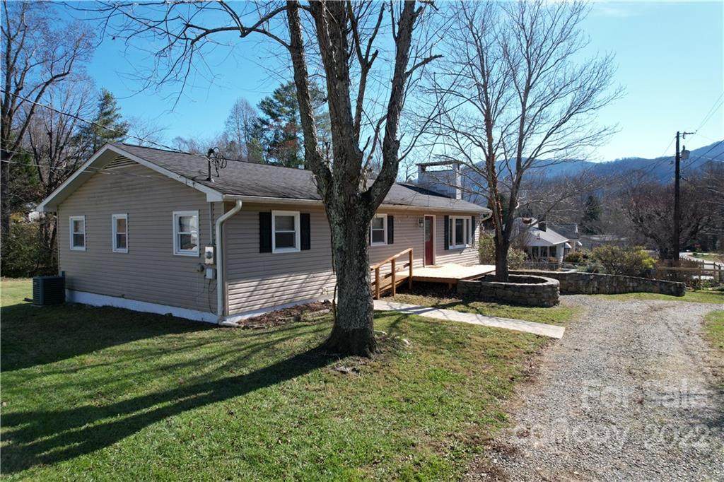 306 Hawthorne Avenue - Photo 1