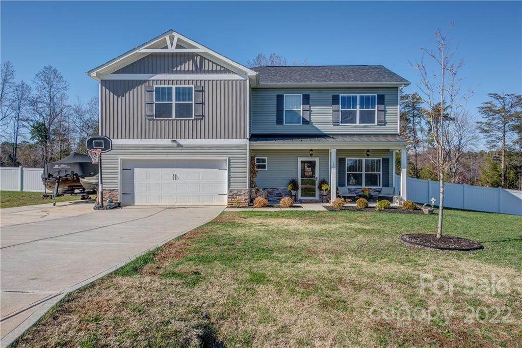 121 Spring Creek Drive - Photo 1