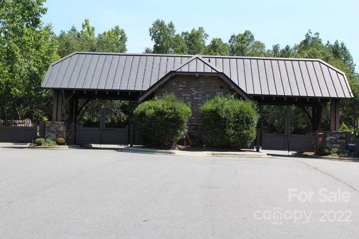 442 Settings Boulevard - Photo 1